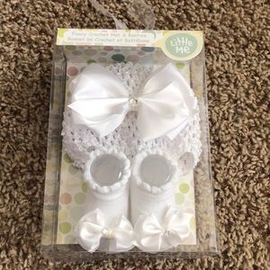 Baby booties and hat